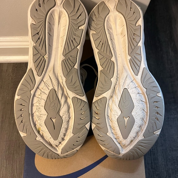 ASICS Novablast 4 in Oatmeal Moonrock - Picture 5 of 12